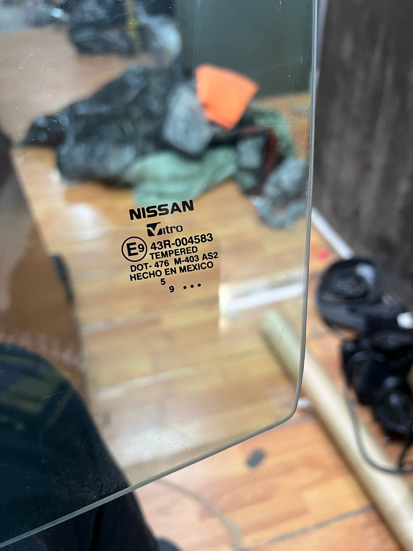 Vidrio puerta Nissan versa delantero izquierdo 2020-2022
