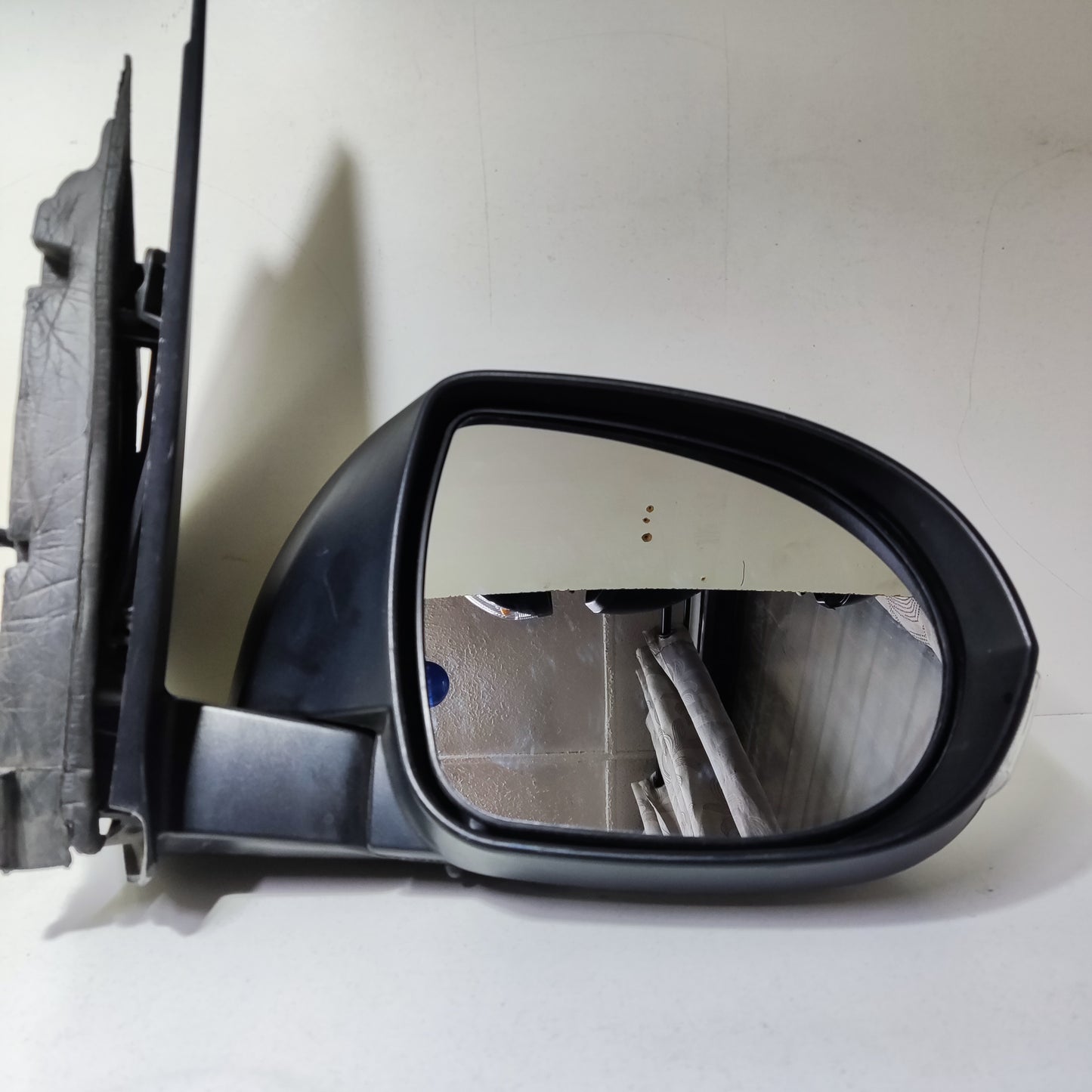 Espejo retrovisor RH Mahindra xuv500
