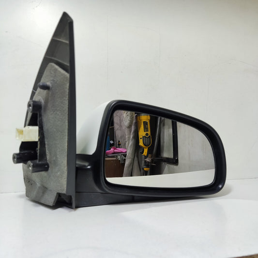 Espejo completo RH de Chevrolet Aveo Sedan.
