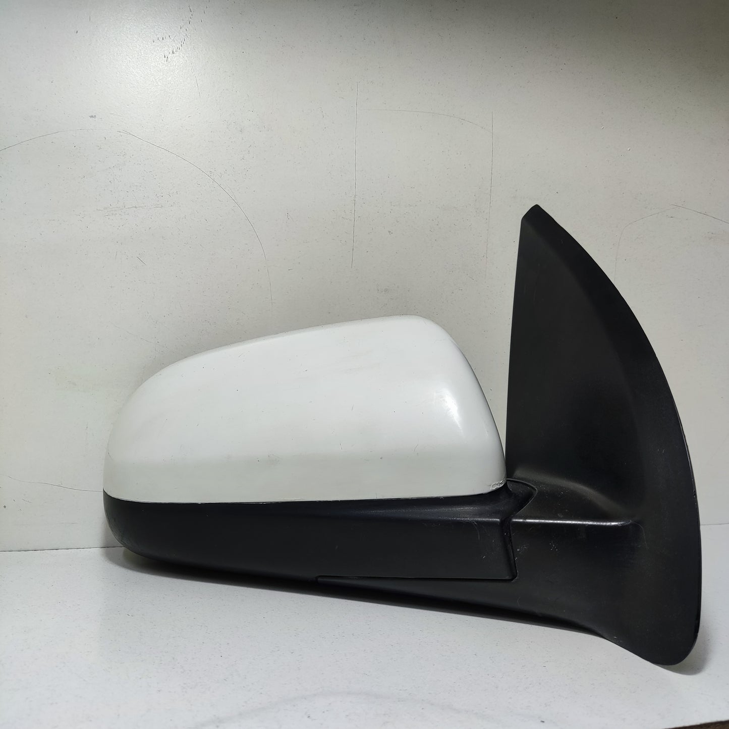 Espejo completo RH de Chevrolet Aveo Sedan.