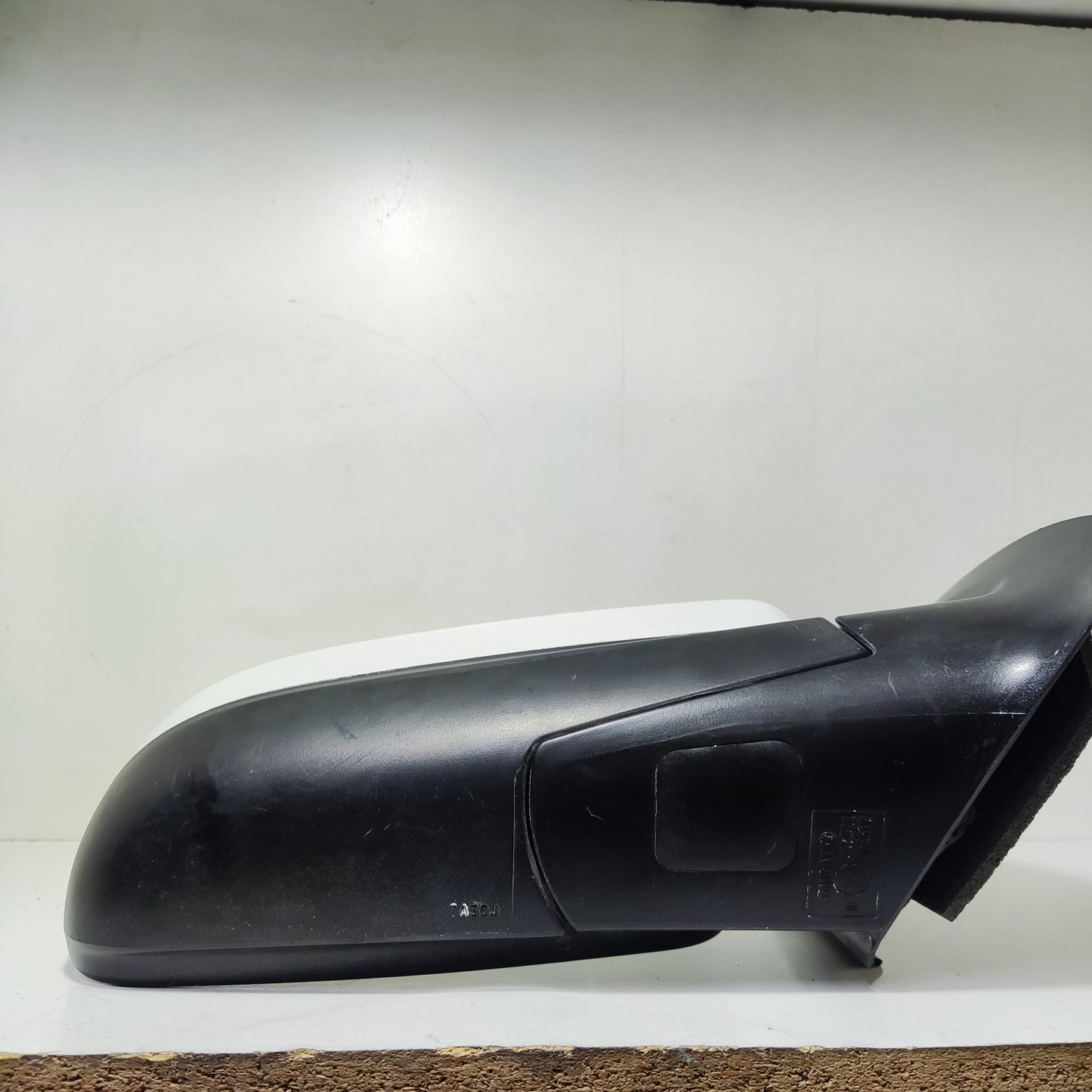 Espejo completo RH de Chevrolet Aveo Sedan.