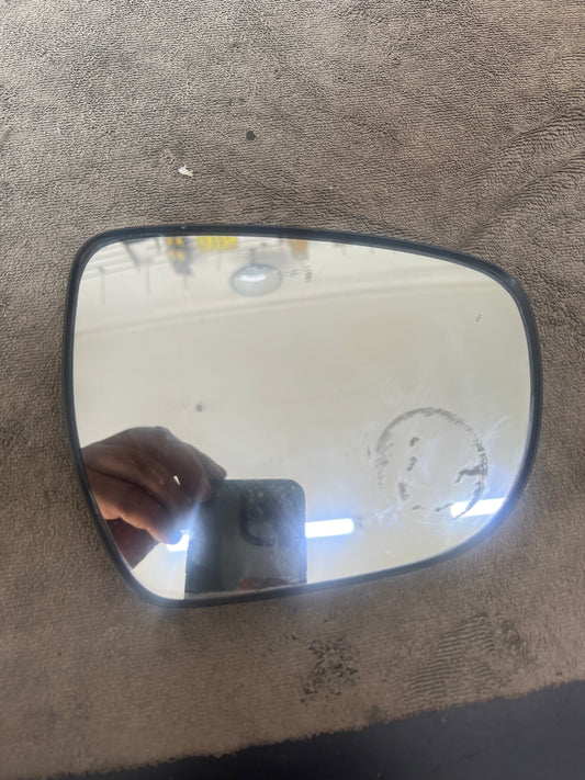 Luneta Suzuki Baleno